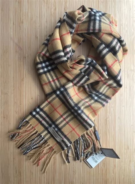 burberry scarf shedding|Burberry scarf from scratch.